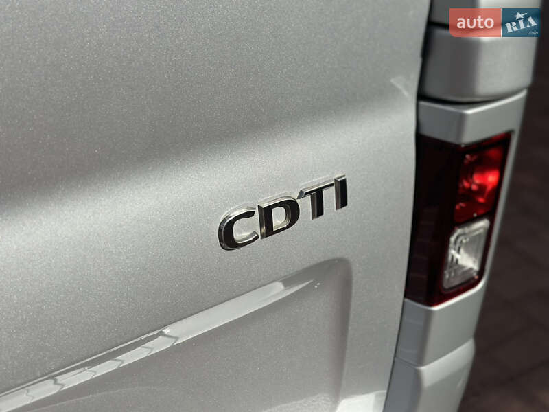 Минивэн Opel Vivaro 2015 в Ровно