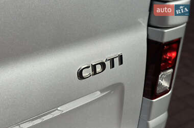 Минивэн Opel Vivaro 2015 в 