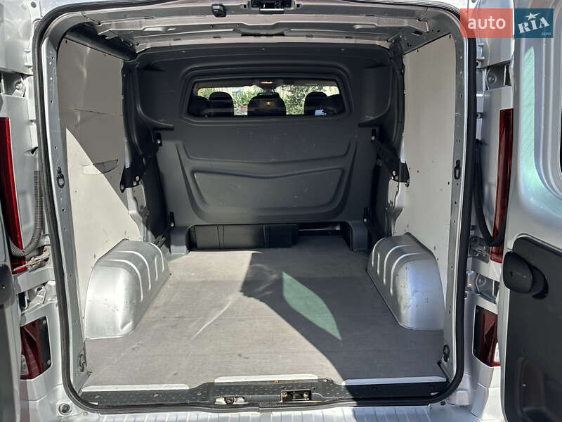 Минивэн Opel Vivaro 2015 в Ровно