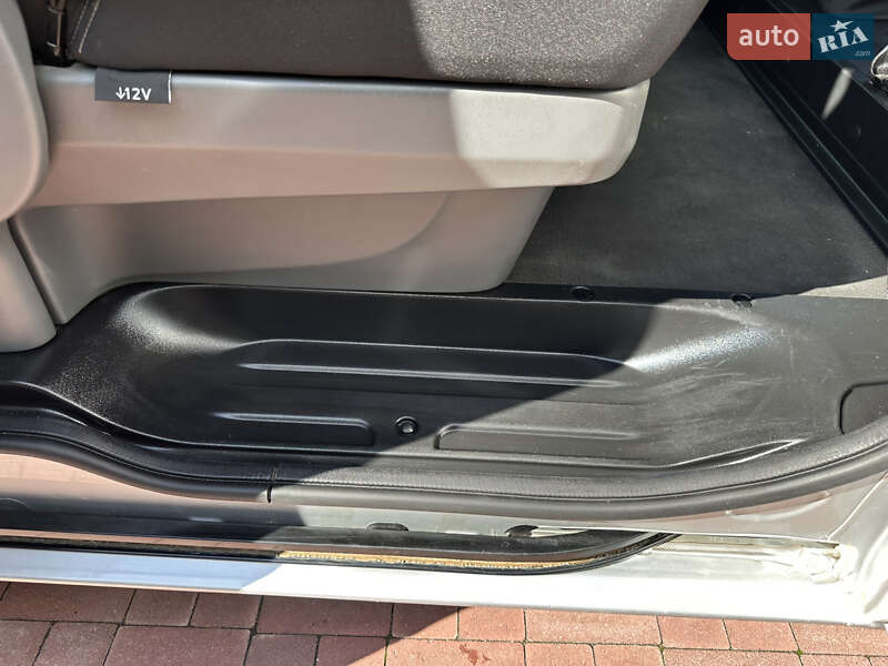 Минивэн Opel Vivaro 2015 в Ровно