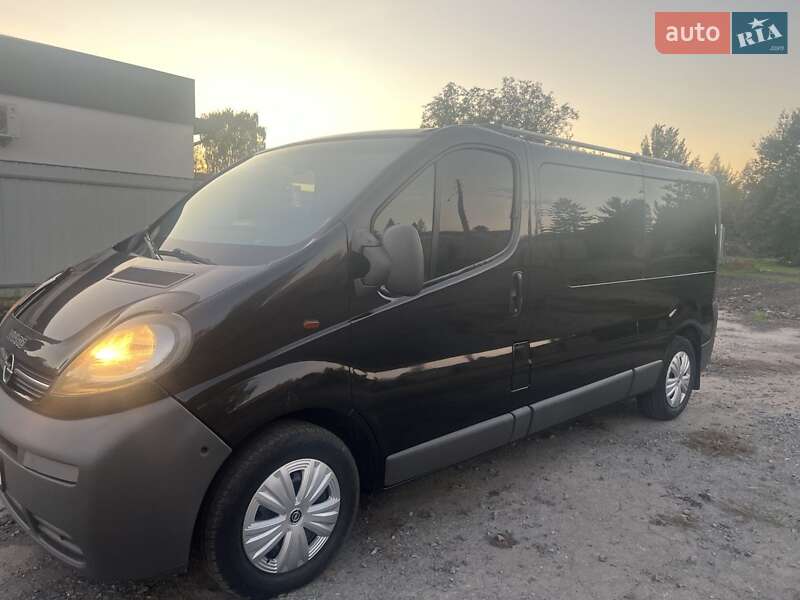 Минивэн Opel Vivaro 2005 в Ровно