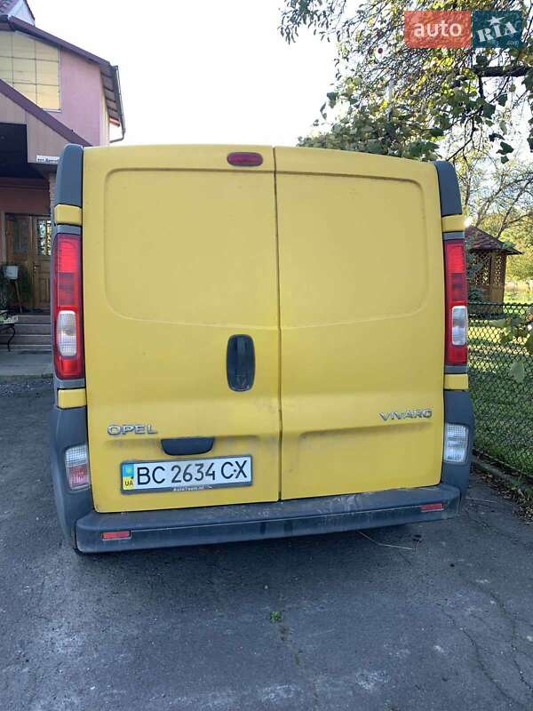 Грузопассажирский фургон Opel Vivaro 2008 в Дрогобыче