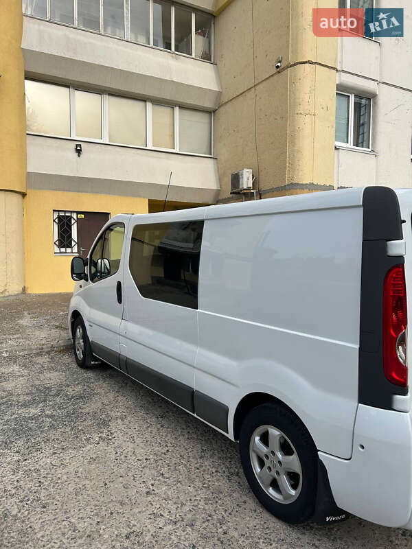Грузопассажирский фургон Opel Vivaro 2011 в Сумах