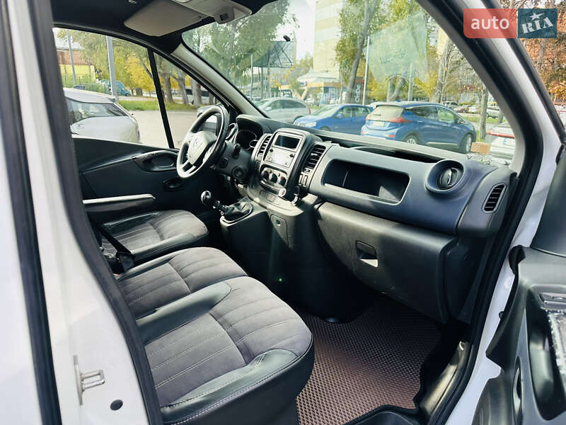 Минивэн Opel Vivaro 2015 в Черновцах