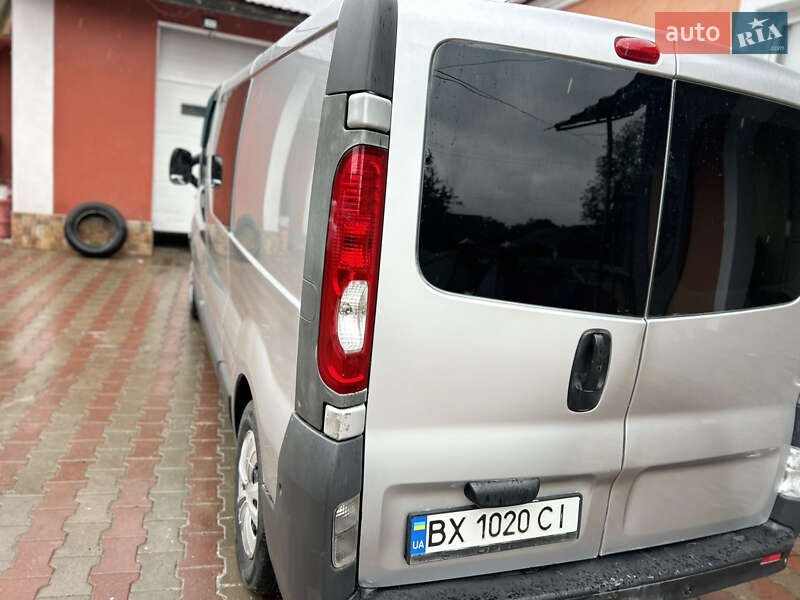 Вантажопасажирський фургон Opel Vivaro 2012 в Новій Ушиці