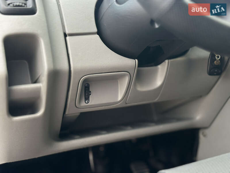 Мінівен Opel Vivaro 2006 в Луцьку