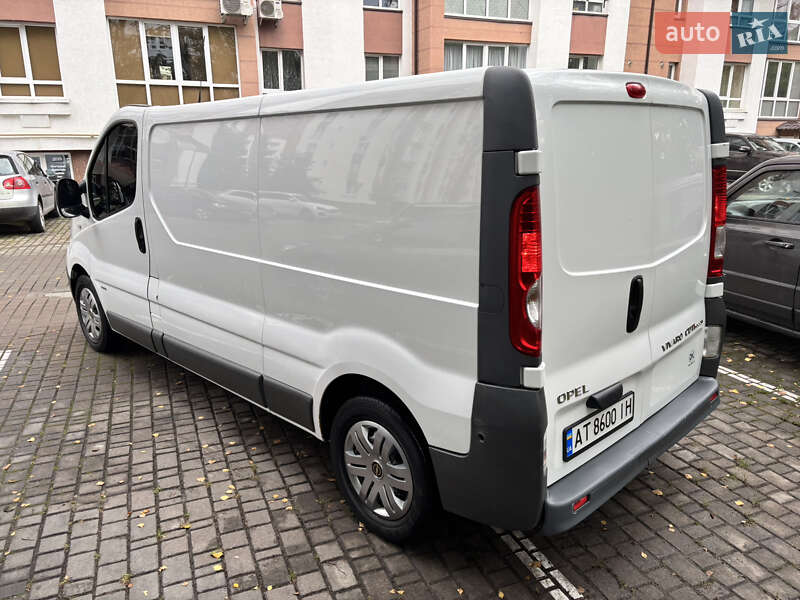 Грузовой фургон Opel Vivaro 2013 в Ивано-Франковске