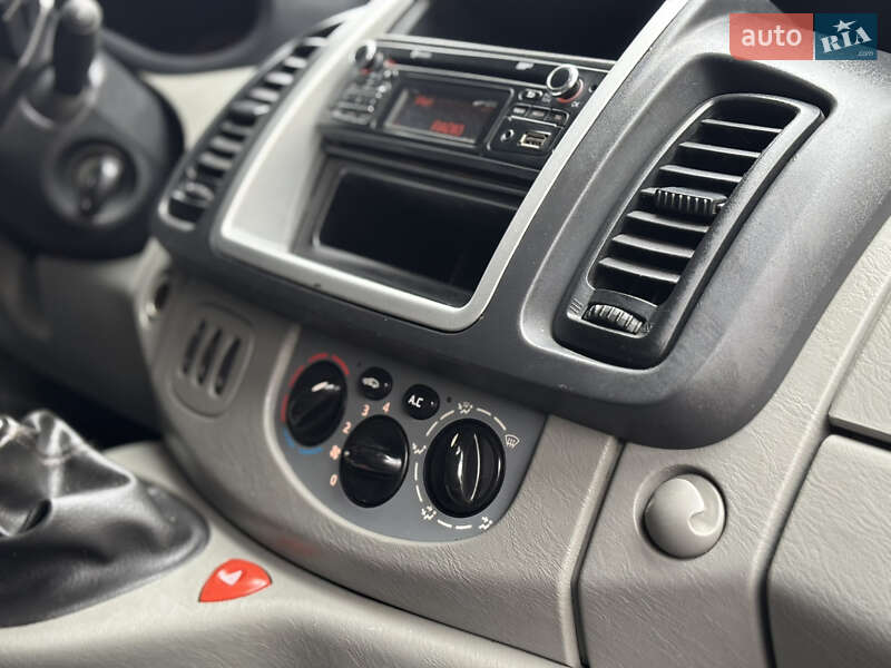 Грузовой фургон Opel Vivaro 2013 в Ивано-Франковске