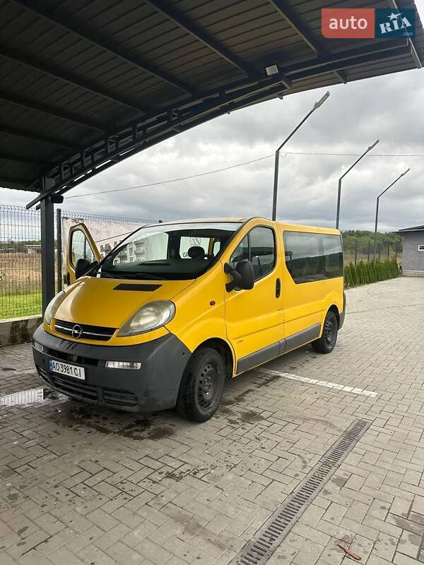 Мінівен Opel Vivaro 2004 в Буштино