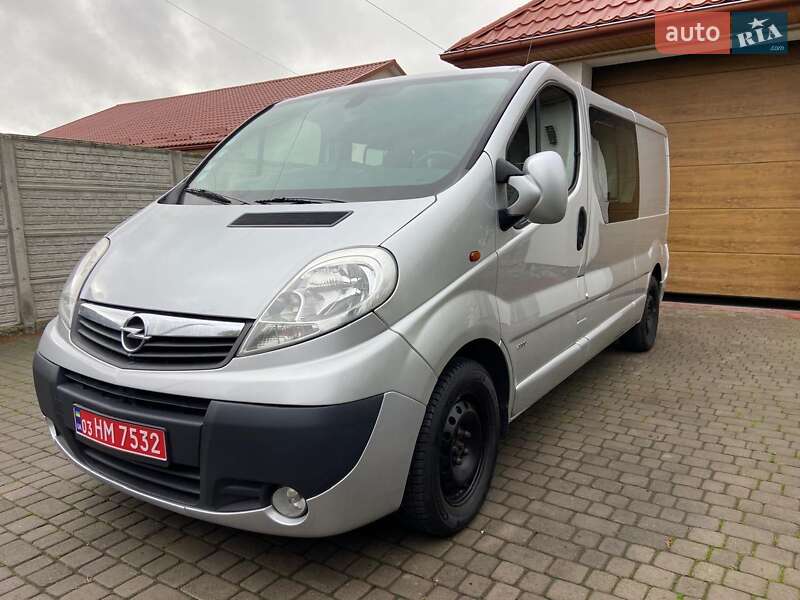 Мінівен Opel Vivaro 2012 в 