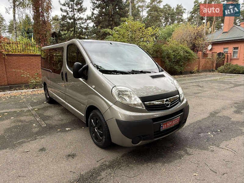 Минивэн Opel Vivaro 2013 в Киеве