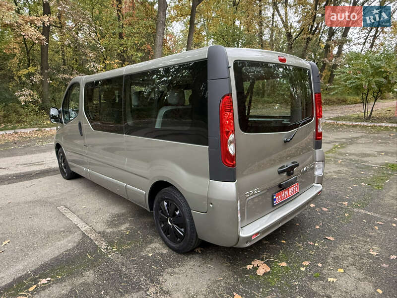 Минивэн Opel Vivaro 2013 в Киеве