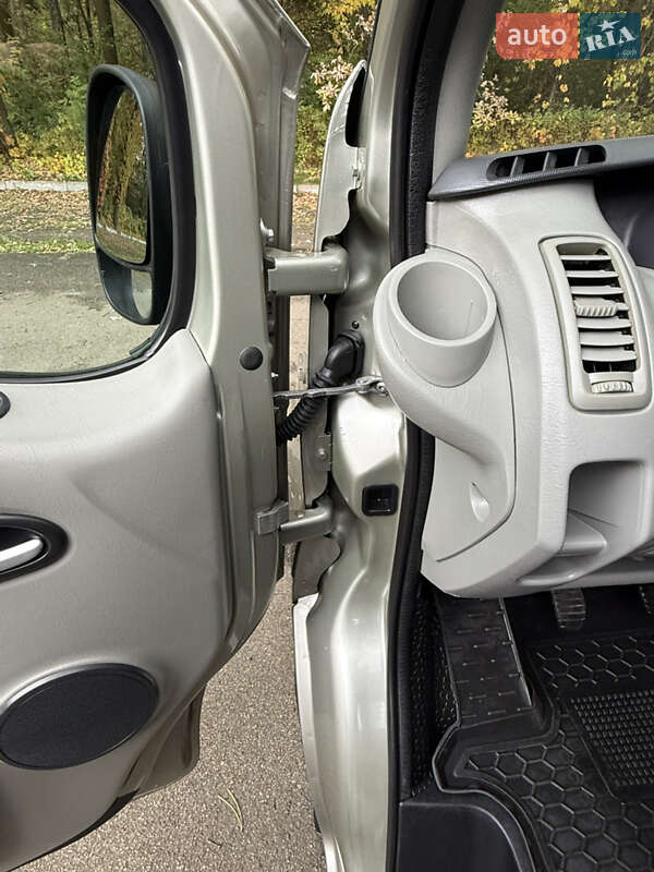 Минивэн Opel Vivaro 2013 в Киеве