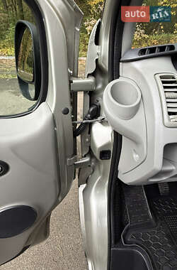 Минивэн Opel Vivaro 2013 в 
