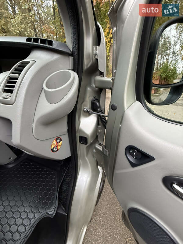 Минивэн Opel Vivaro 2013 в Киеве