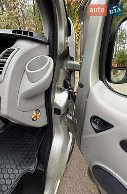 Минивэн Opel Vivaro 2013 в 