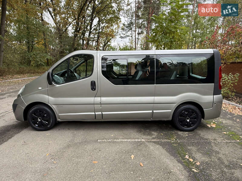 Минивэн Opel Vivaro 2013 в Киеве