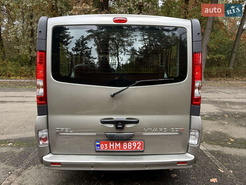 Минивэн Opel Vivaro 2013 в Киеве