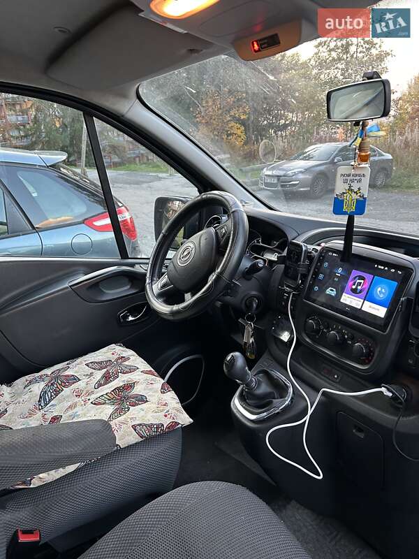 Мінівен Opel Vivaro 2015 в Бершаді