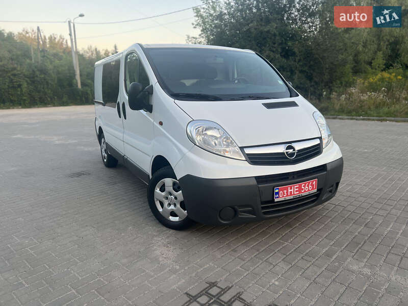 Вантажний фургон Opel Vivaro 2013 в Рівному