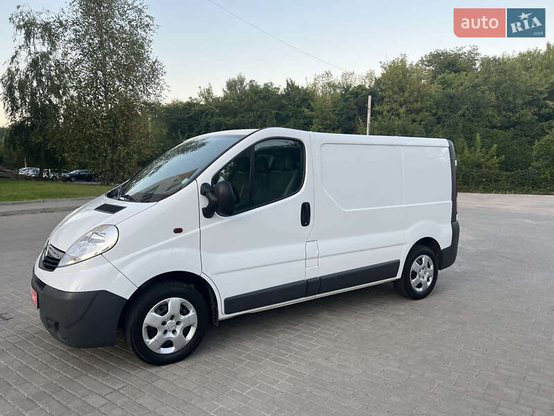 Вантажний фургон Opel Vivaro 2013 в Рівному