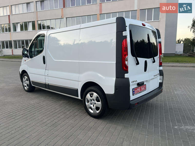 Вантажний фургон Opel Vivaro 2013 в Рівному