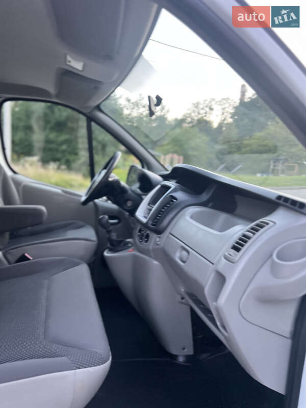 Вантажний фургон Opel Vivaro 2013 в Рівному