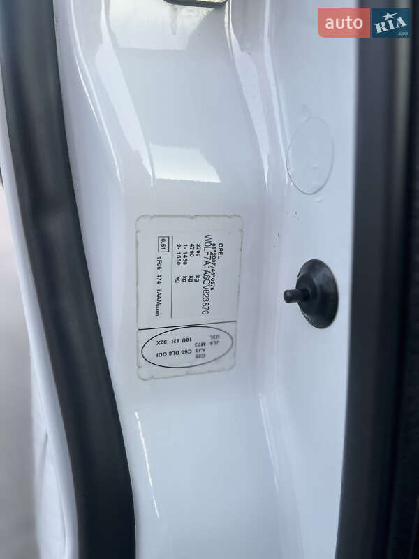 Вантажний фургон Opel Vivaro 2013 в Рівному