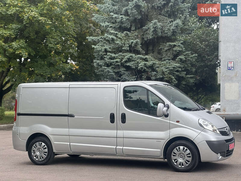 Грузовой фургон Opel Vivaro 2014 в Ровно