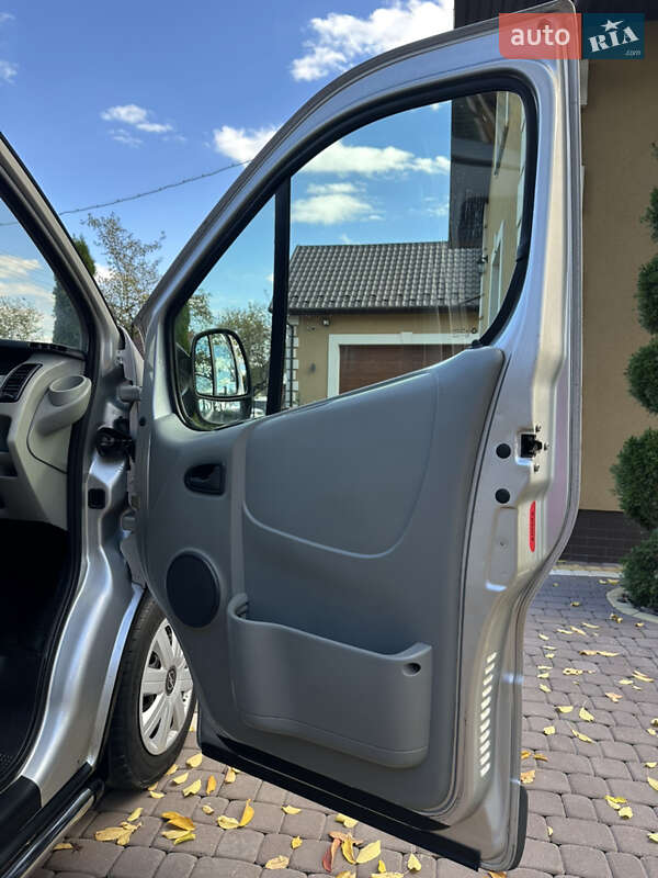 Минивэн Opel Vivaro 2002 в Косове фото 24 Минивэн Opel Vivaro 2002 в Косове