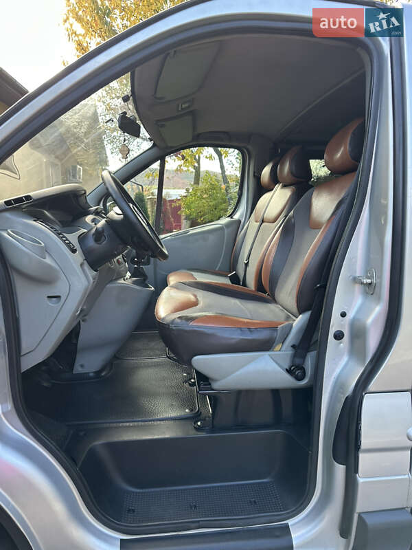 Минивэн Opel Vivaro 2002 в Косове фото 38 Минивэн Opel Vivaro 2002 в Косове