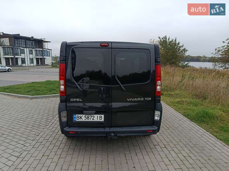 Минивэн Opel Vivaro 2009 в Ровно