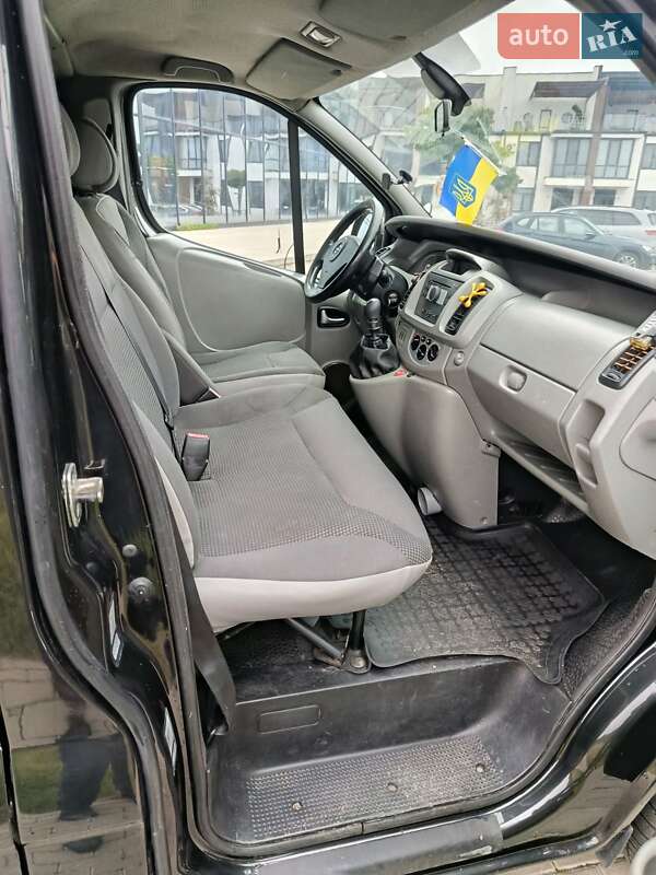Минивэн Opel Vivaro 2009 в Ровно