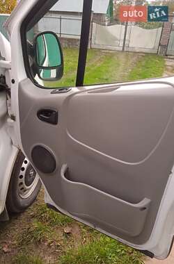 Минивэн Opel Vivaro 2004 в 