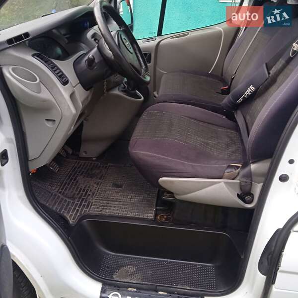 Мінівен Opel Vivaro 2004 в Дунаївцях