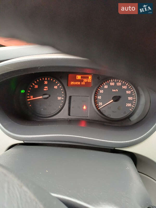 Минивэн Opel Vivaro 2013 в Ровно