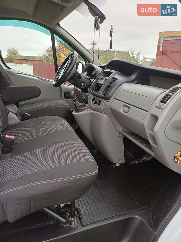 Минивэн Opel Vivaro 2013 в Ровно