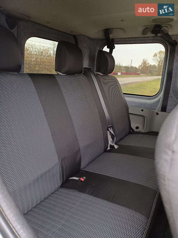 Минивэн Opel Vivaro 2013 в Ровно