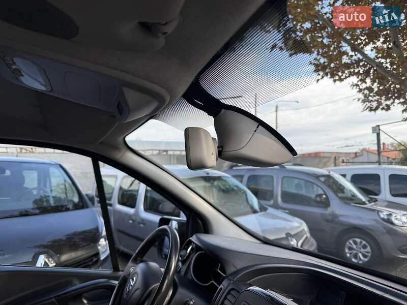 Мінівен Opel Vivaro 2016 в Одесі