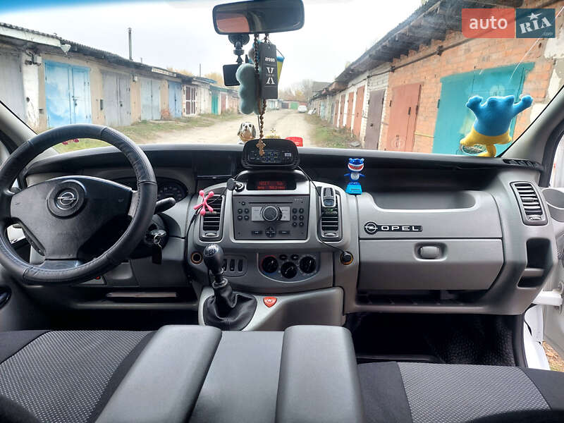 Мінівен Opel Vivaro 2007 в  фото Мінівен Opel Vivaro 2007 в