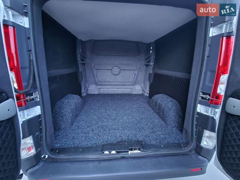 Минивэн Opel Vivaro 2013 в Дубно