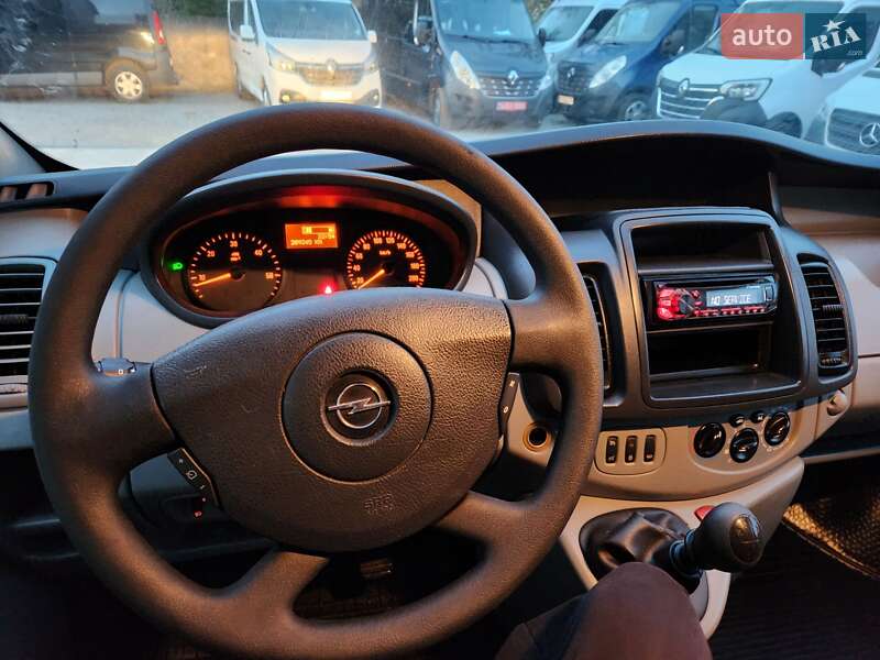 Минивэн Opel Vivaro 2013 в Дубно