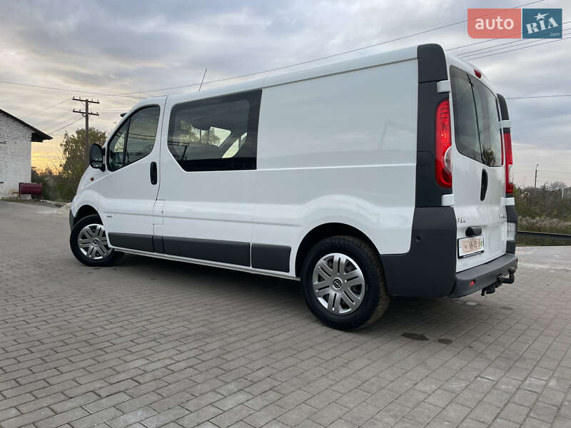 Минивэн Opel Vivaro 2012 в Дубно