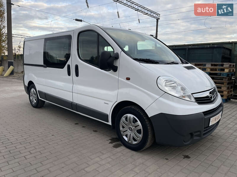 Минивэн Opel Vivaro 2012 в Дубно