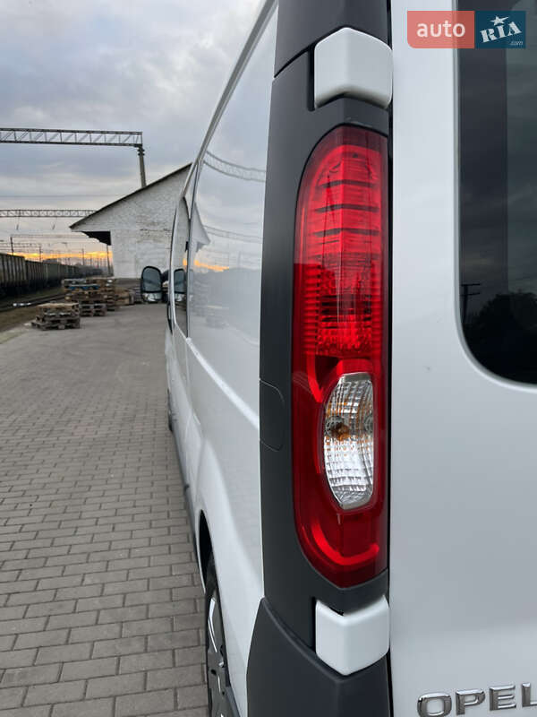 Минивэн Opel Vivaro 2012 в Дубно