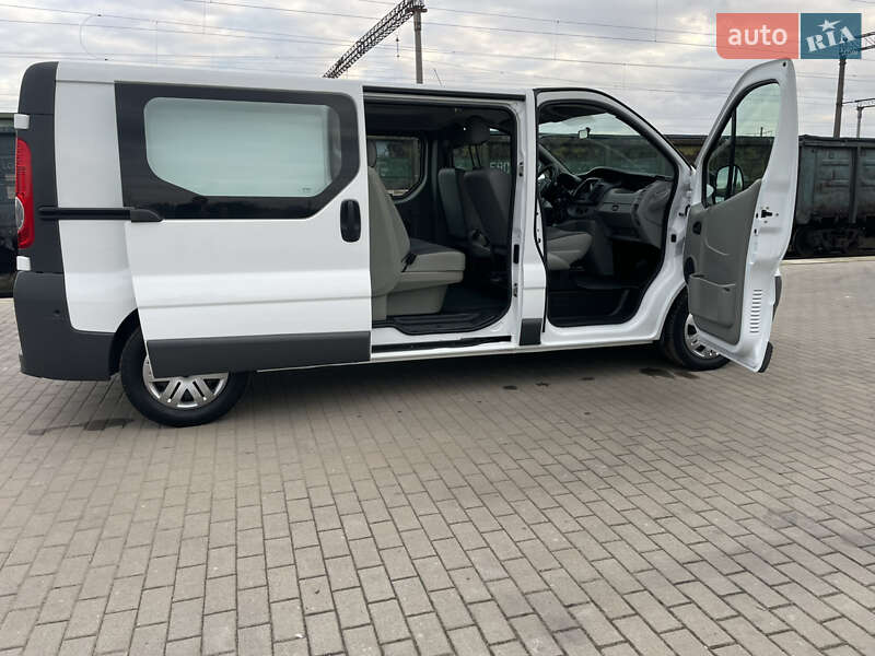Минивэн Opel Vivaro 2012 в Дубно