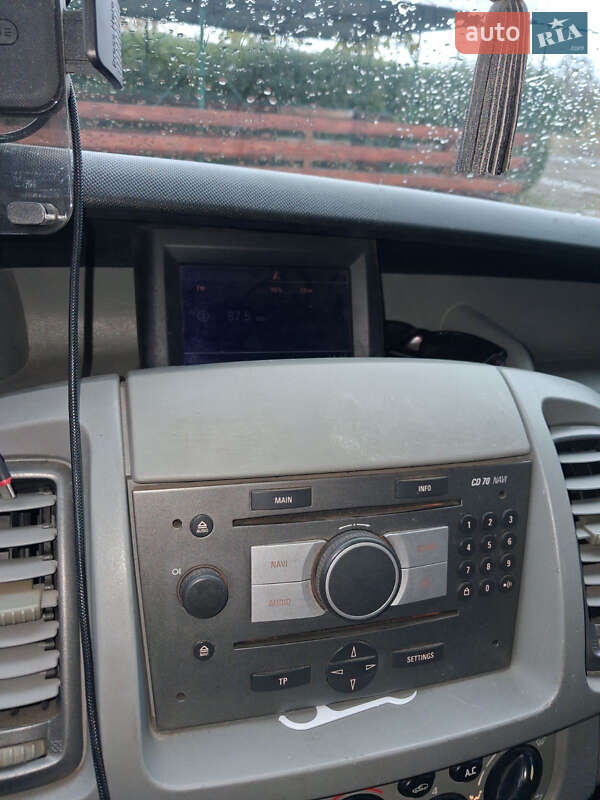 Минивэн Opel Vivaro 2007 в Валках