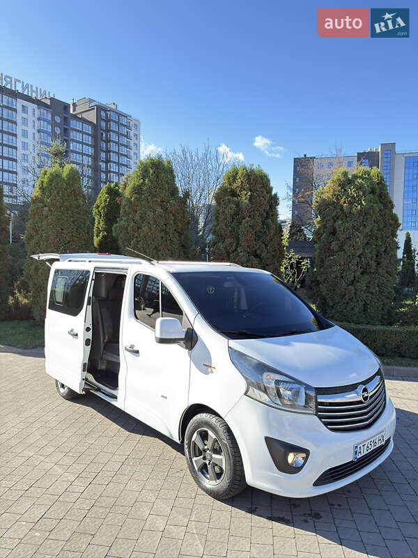 Мінівен Opel Vivaro 2015 в Івано-Франківську
