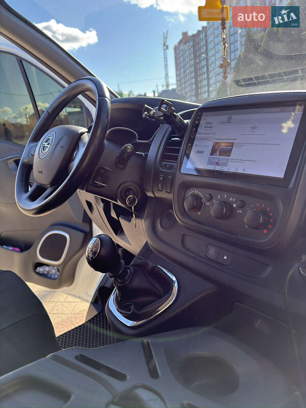 Мінівен Opel Vivaro 2015 в Івано-Франківську