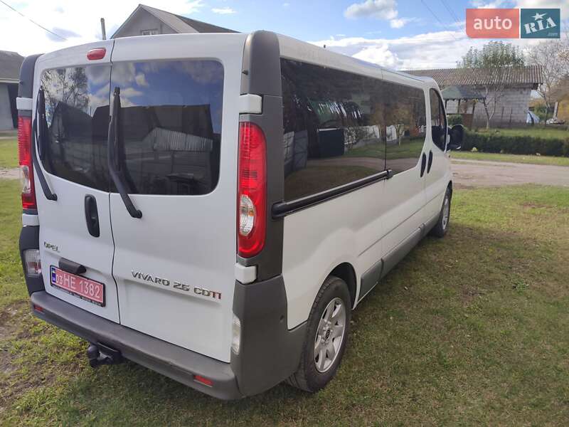Минивэн Opel Vivaro 2011 в Дубно